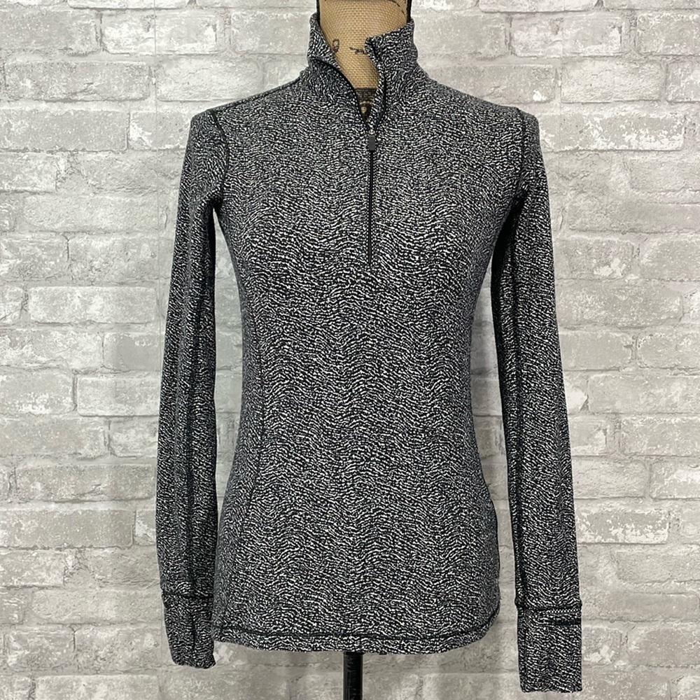 Lululemon Outrun 1/2 Zip
Running Luon Ripple Jacquard Black White